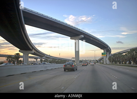 Verkehr auf der Interstate 45 im südöstlichen Texas in der Nähe von Houston Stockfoto