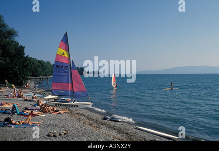 Menschen am Strand in Kressbronn See Bodensee Baden-Württemberg Deutschland Stockfoto