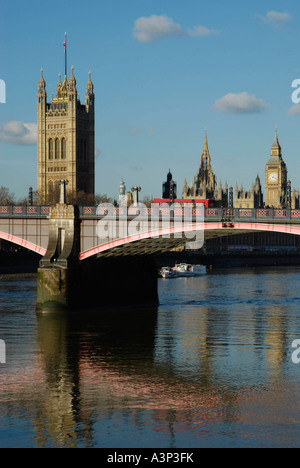 Die Häuser des Parlaments Lambeth Bridge und die Themse Stockfoto