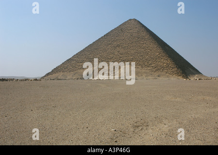 Rote Pyramide von Pharao Snofru in Dahshur nahe Kairo, Ägypten Stockfoto