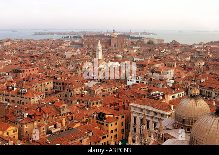 Venedig-Dächer Ansicht von oben aus der Campanile, Markusplatz, Venedig, Italien Europa Stockfoto