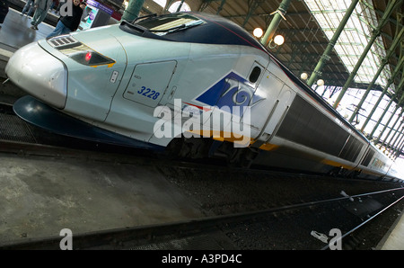 Ein high-Speed-Zug am Bahnhof Gare du Nord in Paris Frankreich Februar 2004 Stockfoto