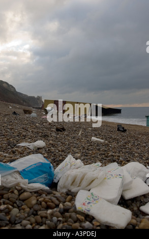 Müll angespült am Ufer nach der Erdung Ofd MSC Napoli Stockfoto