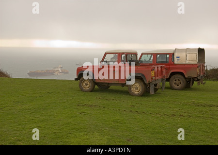 Land Rover auf Klippe Vermessung der MSC Napoli Stockfoto