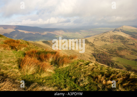 Blick vom Mam Tor Suche entlang der großen Grat in Richtung Hollins Kreuz und zurück Tor im Peak District National Park Stockfoto