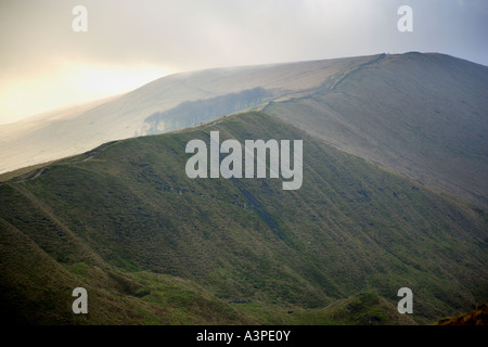 Ansicht von Rushup Rand von Mam Tor im Peak District in der Nähe von Castleton in Derbyshire Stockfoto