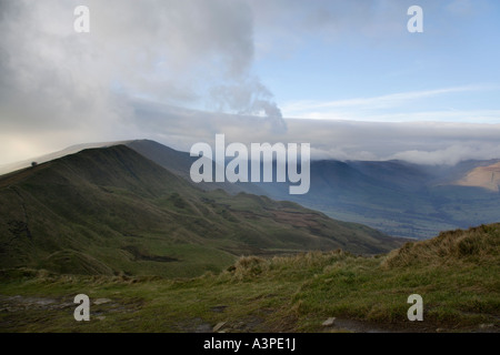 Ansicht von Rushup Rand von Mam Tor im Peak District in der Nähe von Castleton in Derbyshire Stockfoto