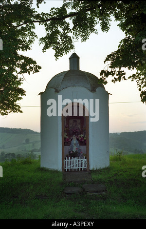 Statue der Jungfrau Maria in einer Kapelle, Tarnawa, Polen Stockfoto