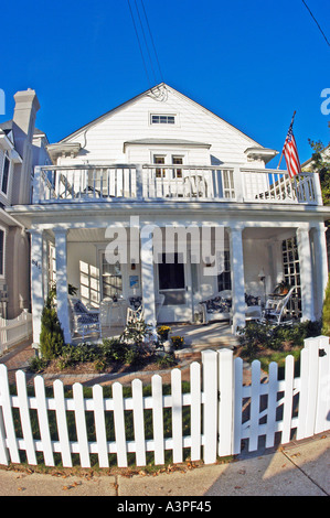Front of Vacation Cottage in 'Ocean City' USA Guest House in 'New Jersey' viktorianisches Wohnhaus Vorstadthaus USA Porch Stockfoto