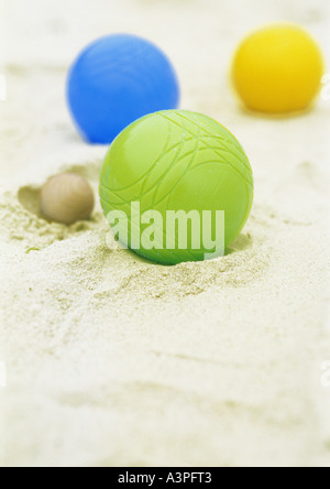 Boccia-Kugeln in sand Stockfoto