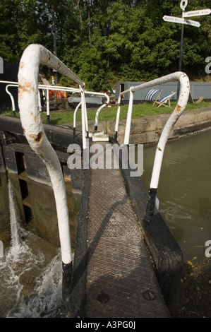 Schleuse am Grand union Canal bei Bulbourne Herts nahe tring Stockfoto