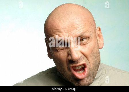 Mann mit einem wütenden Blick auf seinem Gesicht Stockfoto