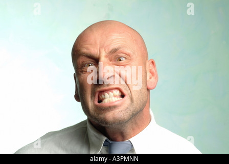 Mann mit einem wütenden Blick auf seinem Gesicht Stockfoto