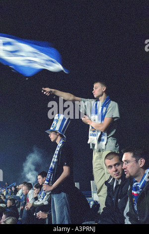 Fans von Lech Poznan-Fußball-Club in einem Stadion, Poznan, Polen Stockfoto