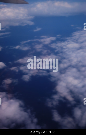 Großer Höhe Wolken gesehen von Flugzeugen DCSA 1424 Stockfoto