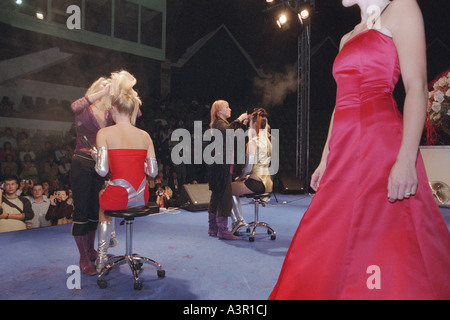 Professionelle Friseure auf der International Hair Fair 2005 in Poznan, Polen Stockfoto