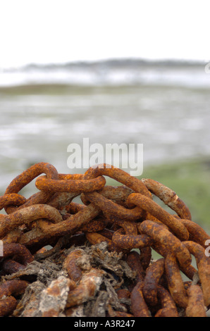 Ankerketten häuften sich in Hafen-Mündung Stockfoto