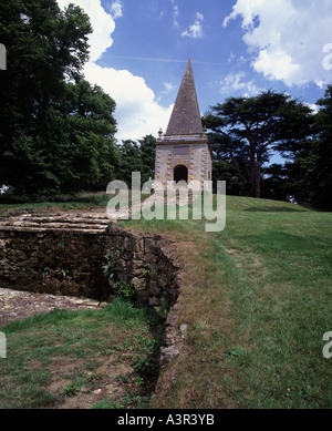 Die Pyramide über das exquisite jakobinischen Herrenhaus, das Stanway House in den Cotswolds ist hoch angesetzt Stockfoto