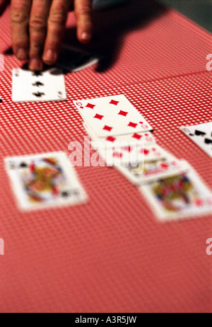 Karten auf dem Tisch während ein Kontrakt-Bridge spielen, Polen Stockfoto