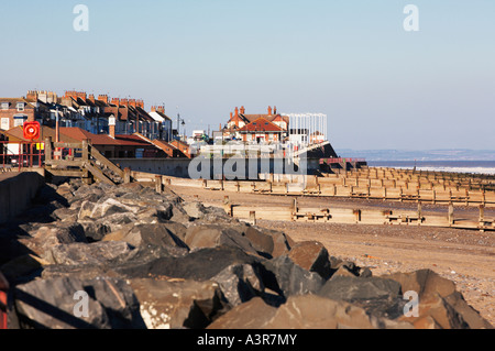 Hornsea Promenade und Strand mit Meer Wand & Buhnen, Holderness, East Yorkshire UK Stockfoto