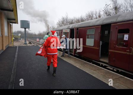 Father Christmas Railway Bahnhof alte Dampf Ribble Valley Dampf Eisenbahnmuseum Lancashire UK Großbritannien Stockfoto