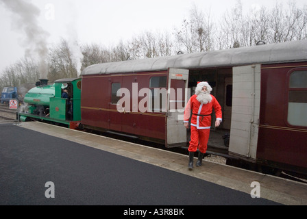 Father Christmas Railway Bahnhof alte Dampf Ribble Valley Dampf Eisenbahnmuseum Lancashire UK Großbritannien Stockfoto