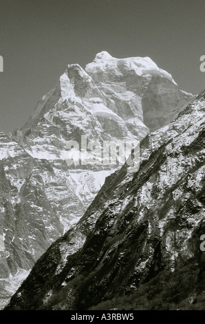 Welt reisen Himalaya. Berglandschaft in den Ausläufern des Himalaya-Gebirge in Nepal in Asien. Himalaya Abenteuer Fernweh Eskapismus Stockfoto