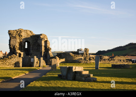 Aberystwyth Ceredigion Mid Wales UK Porth Allanol oder äußere Tor des 13. Jahrhunderts Burgruine auf Castle Point Stockfoto