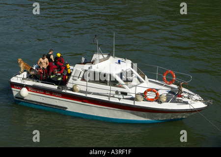 Feuerwehr-Fluss-Gerät in Betrieb auf der Seine in Paris Frankreich Juli 2004 Stockfoto