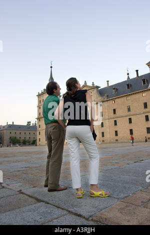 paar bewundern Kloster El Escorial, Spanien Stockfoto