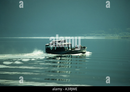 Fähre auf dem Derwent Wasser entnommen Brandelhow Bay. Stockfoto