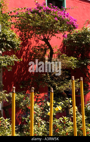 Stock Foto von Weihrauch klebt Brennen einer rosa Wand am Po Lin Monastery auf Lantau Island in Hongkong 2006 Stockfoto