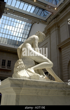 NEW YORK CITY Carroll und Milton Petrie Europäische Skulptur Gericht im Metropolitan Museum of Art New York Stockfoto