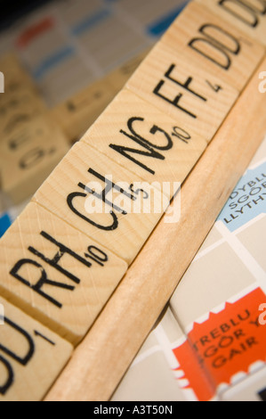 Die walisische Sprachversion von Scrabble Wort Brettspiel mit doppelten Buchstaben Fliesen Digraphen Stockfoto