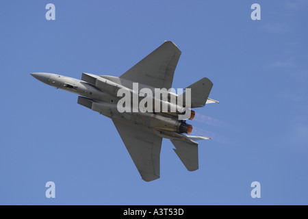 F15 Eagle uns Air Force F 15 Eagle moderne Abfangjäger startet mit Motor aufwärmen Stockfoto