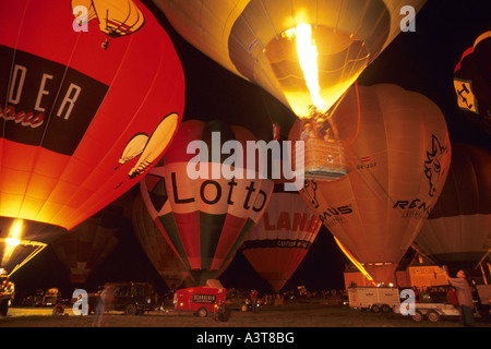 Heißluft-Bolloons in der Nacht Stockfoto