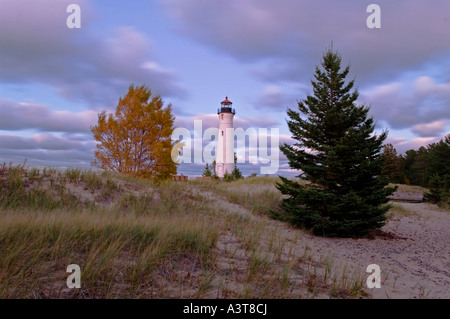 Die knackige Point Lighthouse Crisp Zeitpunkt am Lake Superior in der Nähe von Newberry Michigan Stockfoto