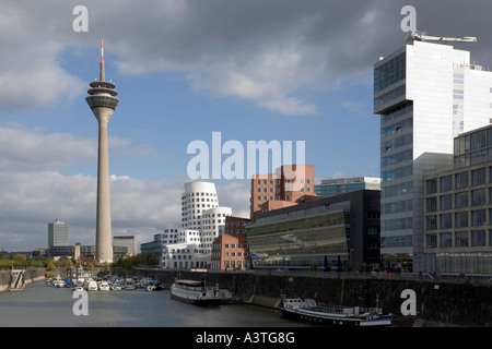 Blick auf die Gehry-Bauten im Medienhafen Düsseldorf, NRW Deutschland Stockfoto