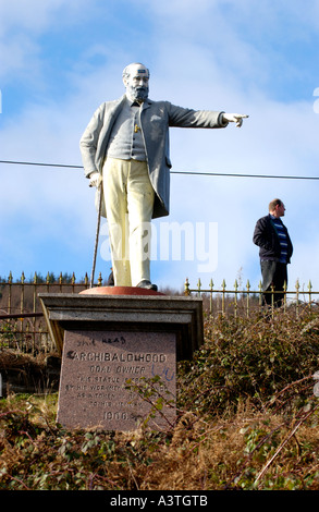 Statue des Kohle-Besitzers Archibald Hood Llwnypia Rhondda Valley South Wales UK GB Stockfoto