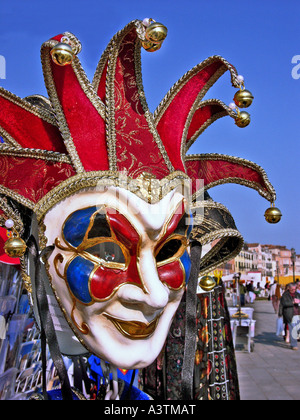 Venezianischer Maske in Nahaufnahme für Verkauf am Kai in Venedig Italien Europa EU Stockfoto