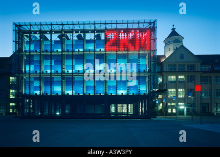 Karlsruhe / Zentrum Fuer Kunst Und Medientechnologie Stockfoto