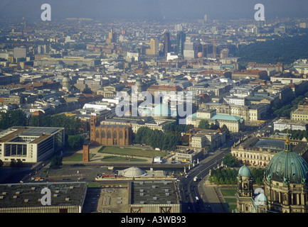 Blick über Berlin vom Fernsehturm am Alexanderplatz Stockfoto