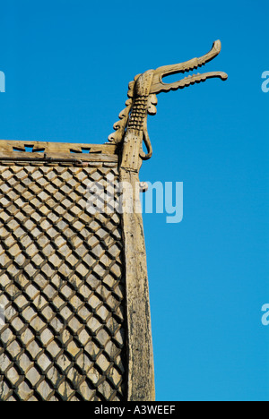 Dragon-Detail auf dem Dach der Stabkirche von Lom Oppdal Norwegen EU Europe Stockfoto