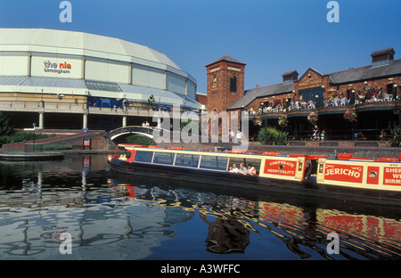 Kanalboot vor der National Indoor Arena NIA Birmingham West Midlands England GB Europa Stockfoto