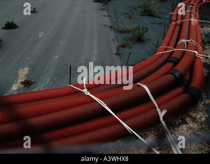 Rote Röhren auf Baustelle, Paris, Frankreich. Stockfoto