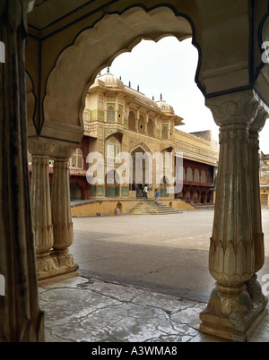 Das Ganesh Pol Tor gesehen von Sattais Katcheri in der Amber Fort in Jaipur, Indien Stockfoto