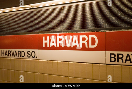 Harvard Square Station anmelden MBTA Redline. Stockfoto