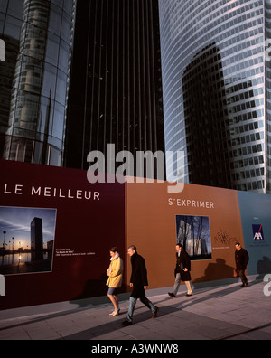 Ein weiterer Arbeitstag bei "La Defense", Paris, Frankreich. Stockfoto