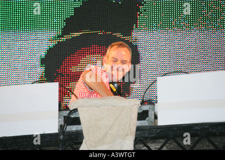 Fatboy Slim Norman Cook genießt seinen Auftritt am 1. Januar 2007 Brighton Beach Stockfoto