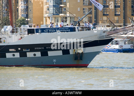 Die hohen Schiffe Jugend Vertrauen Prinz William in Glasgow registriert Segeln auf der Themse in Canary Wharf Nahaufnahme Bogen Stockfoto